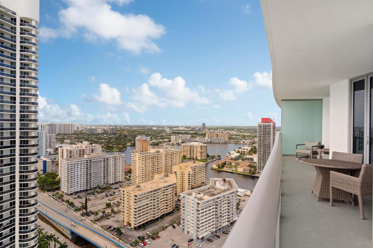 הוליווד Luxurious Hyde Resort Apartments מראה חיצוני תמונה